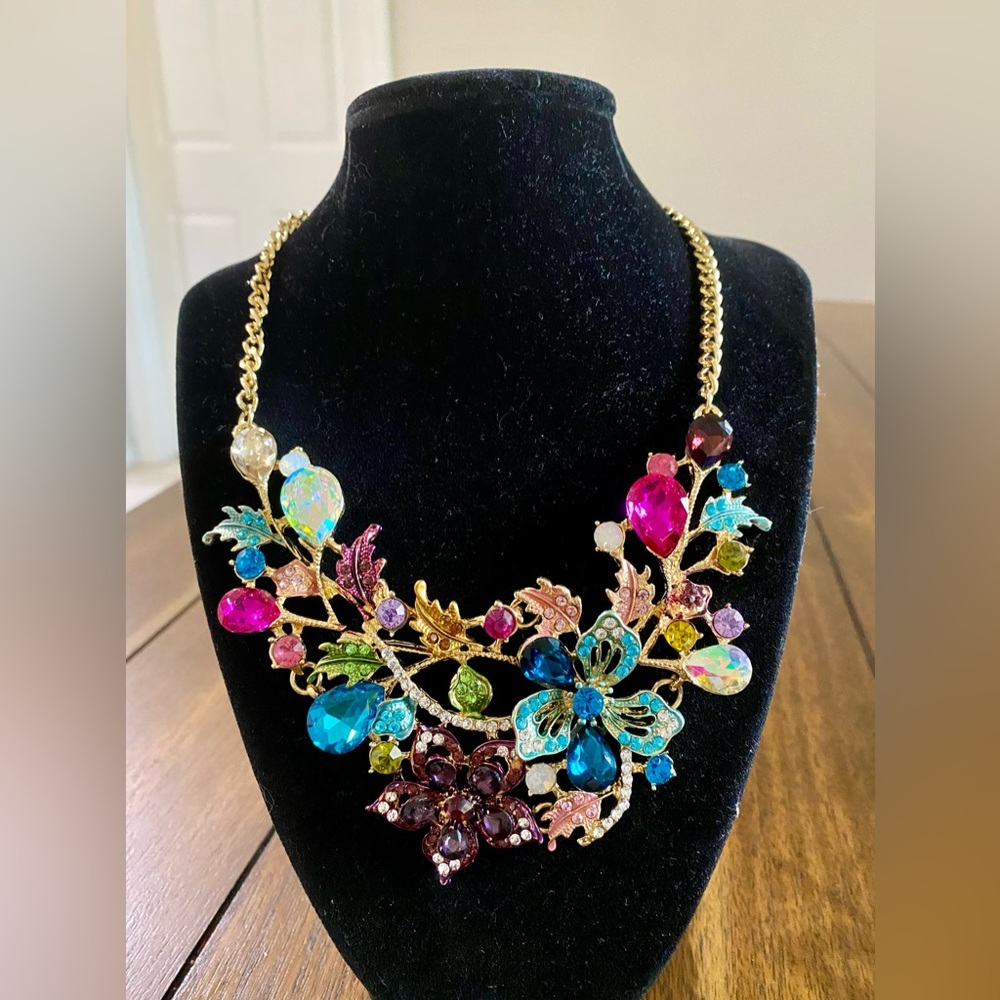NWOT “Multicolored Crystals Gold Formal Necklace”
